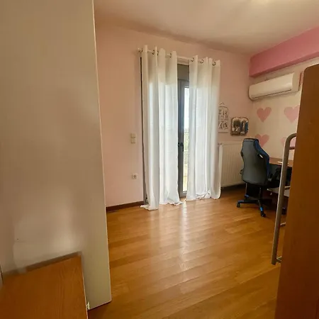 V Mira Luxury Tragaki