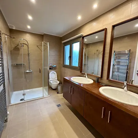 V Mira Luxury Tragaki