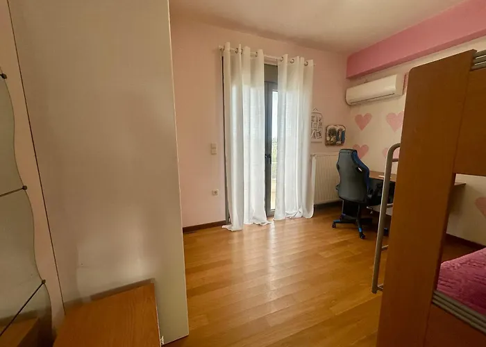V Mira Luxury Tragaki