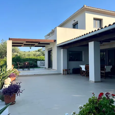 V Mira Luxury Villa טרגקי