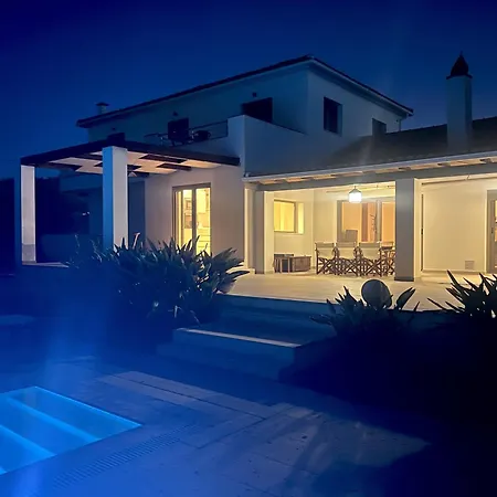 V Mira Luxury Villa * טרגקי