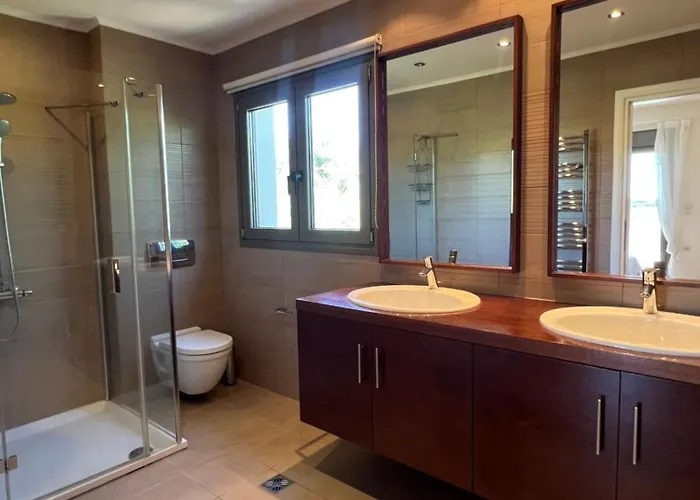 V Mira Luxury Villa וילה