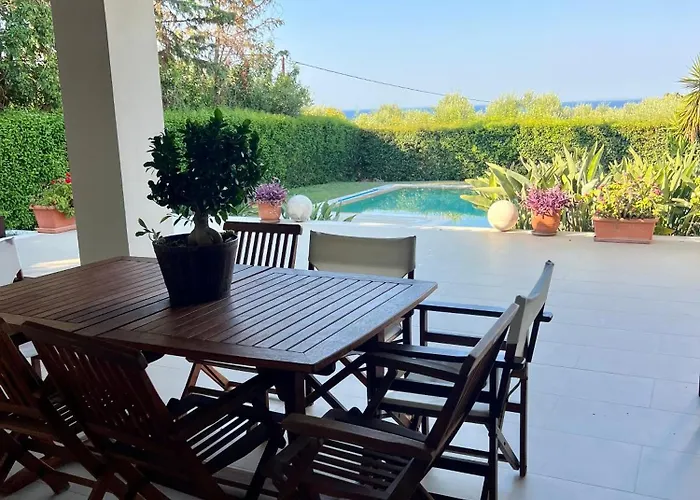 V Mira Luxury Villa טרגקי