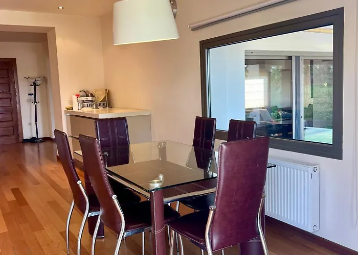 V Mira Luxury Villa טרגקי