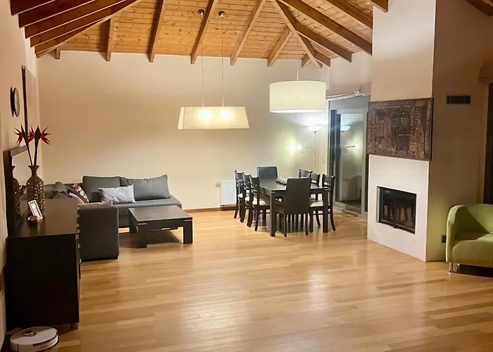 V Mira Luxury Villa טרגקי