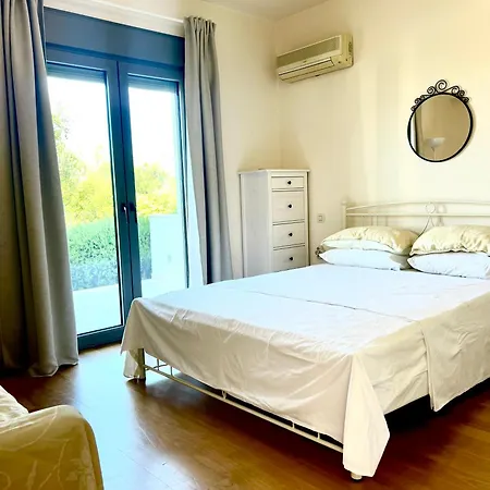 V Mira Luxury Villa * Tragaki