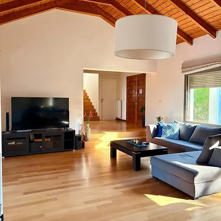 V Mira Luxury Tragáki