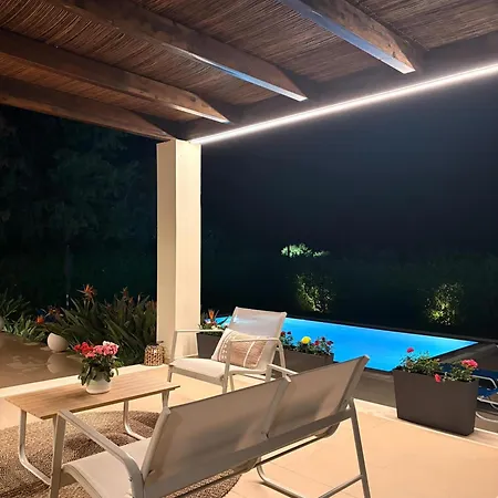 V Mira Luxury