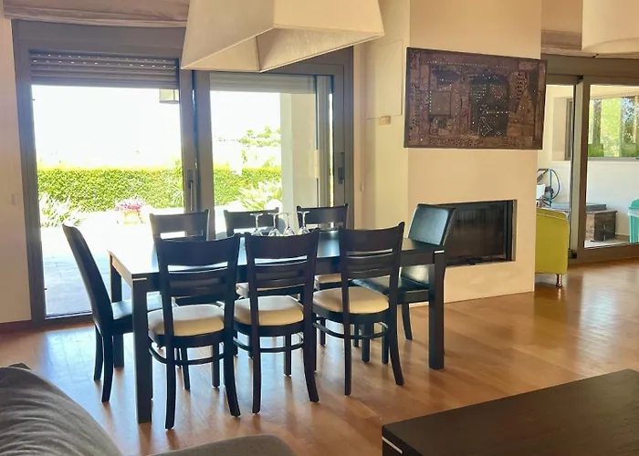 V Mira Luxury Villa *