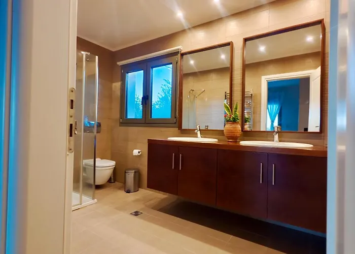 Villa V Mira Luxury Tragaki