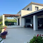 V Mira Luxury Tragaki