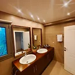 V Mira Luxury *