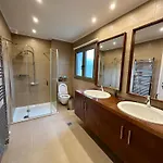 V Mira Luxury Tragaki