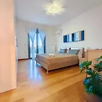 V Mira Luxury Villa *