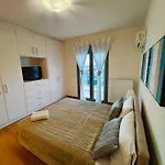 V Mira Luxury Tragaki